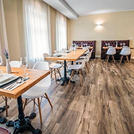 Toscanina Garni Hotel Dobrovo Eksteriør billede