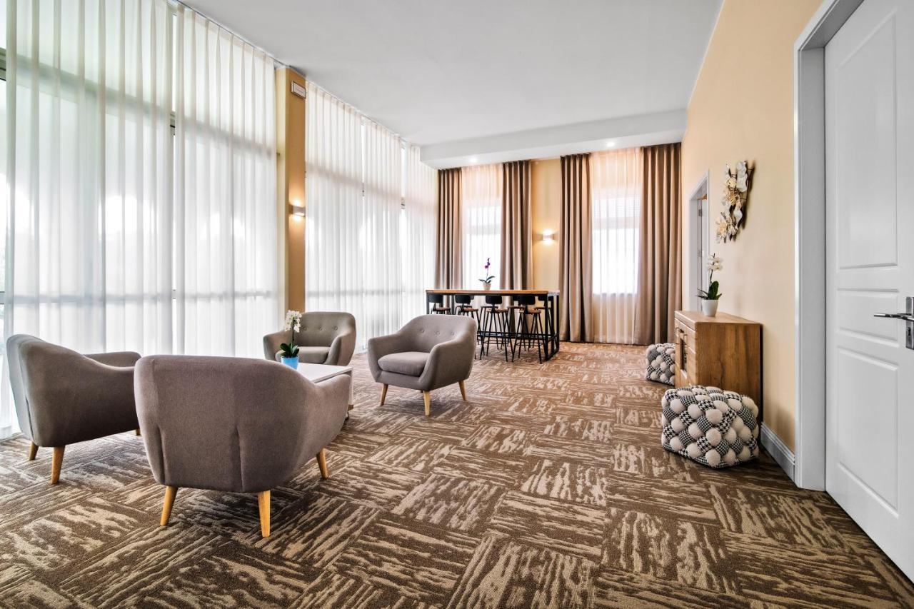 Toscanina Garni Hotel Dobrovo Eksteriør billede