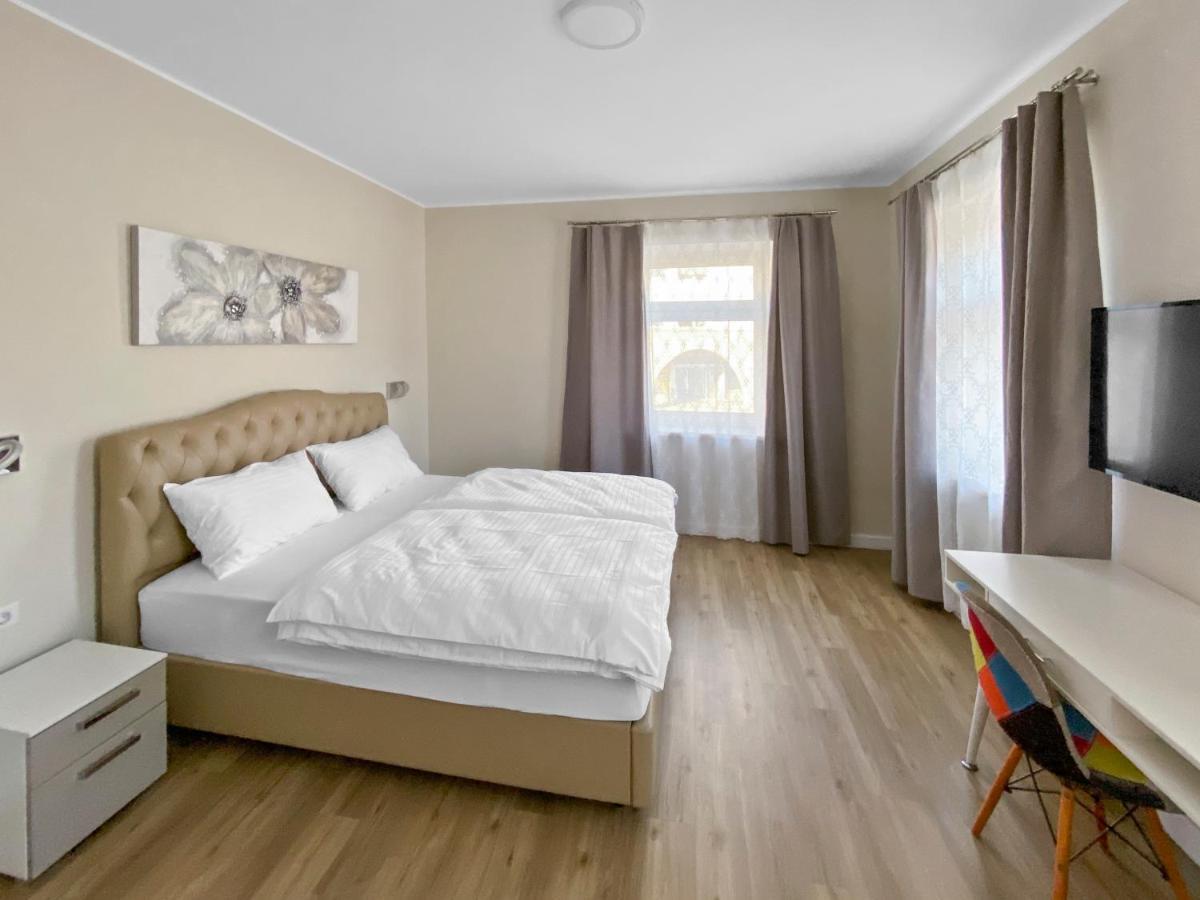 Toscanina Garni Hotel Dobrovo Eksteriør billede