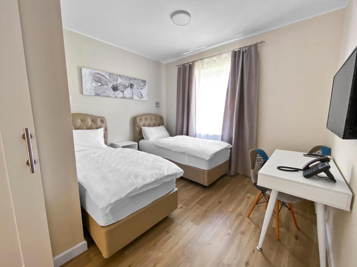 Toscanina Garni Hotel Dobrovo Eksteriør billede