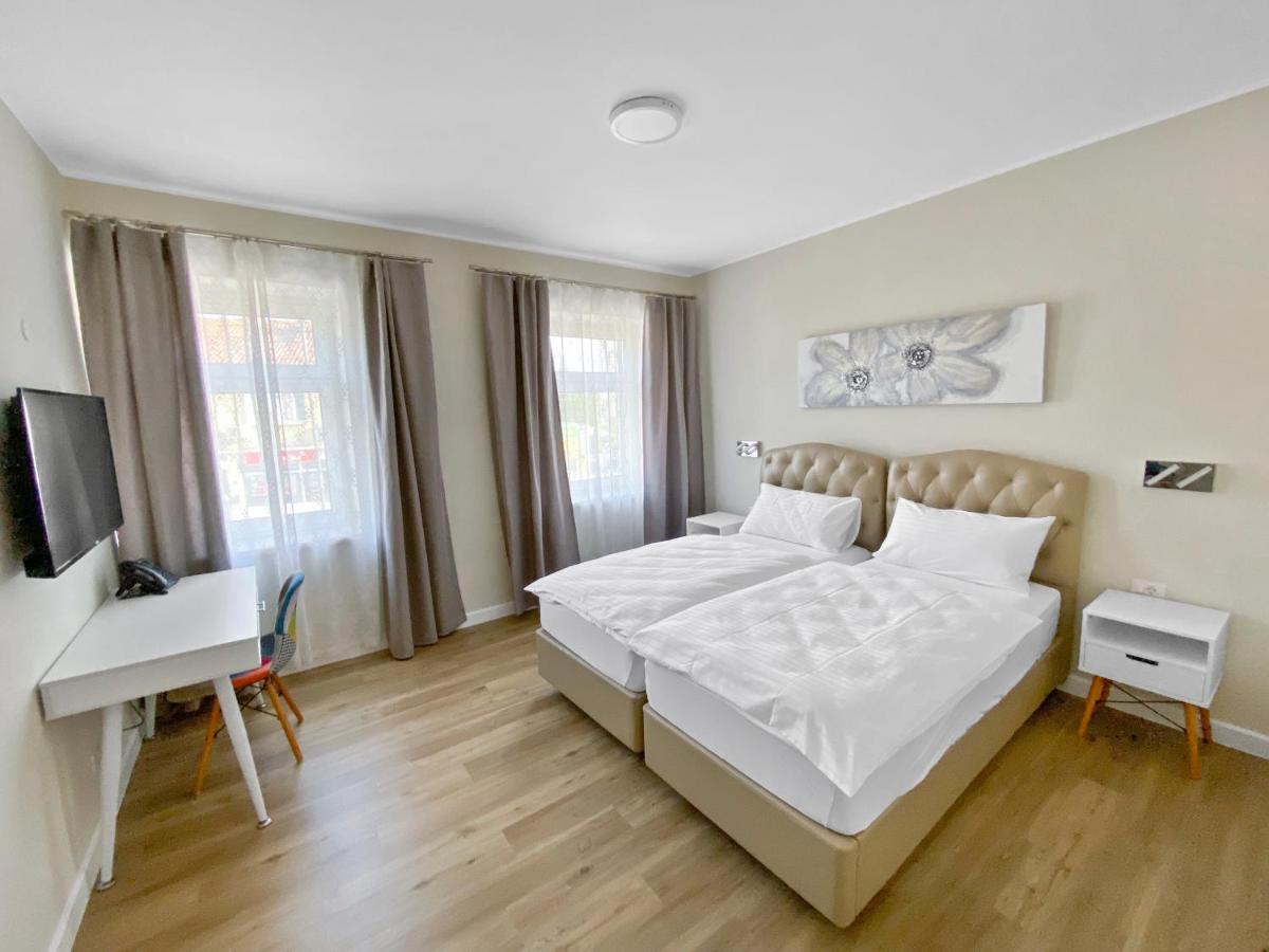 Toscanina Garni Hotel Dobrovo Eksteriør billede