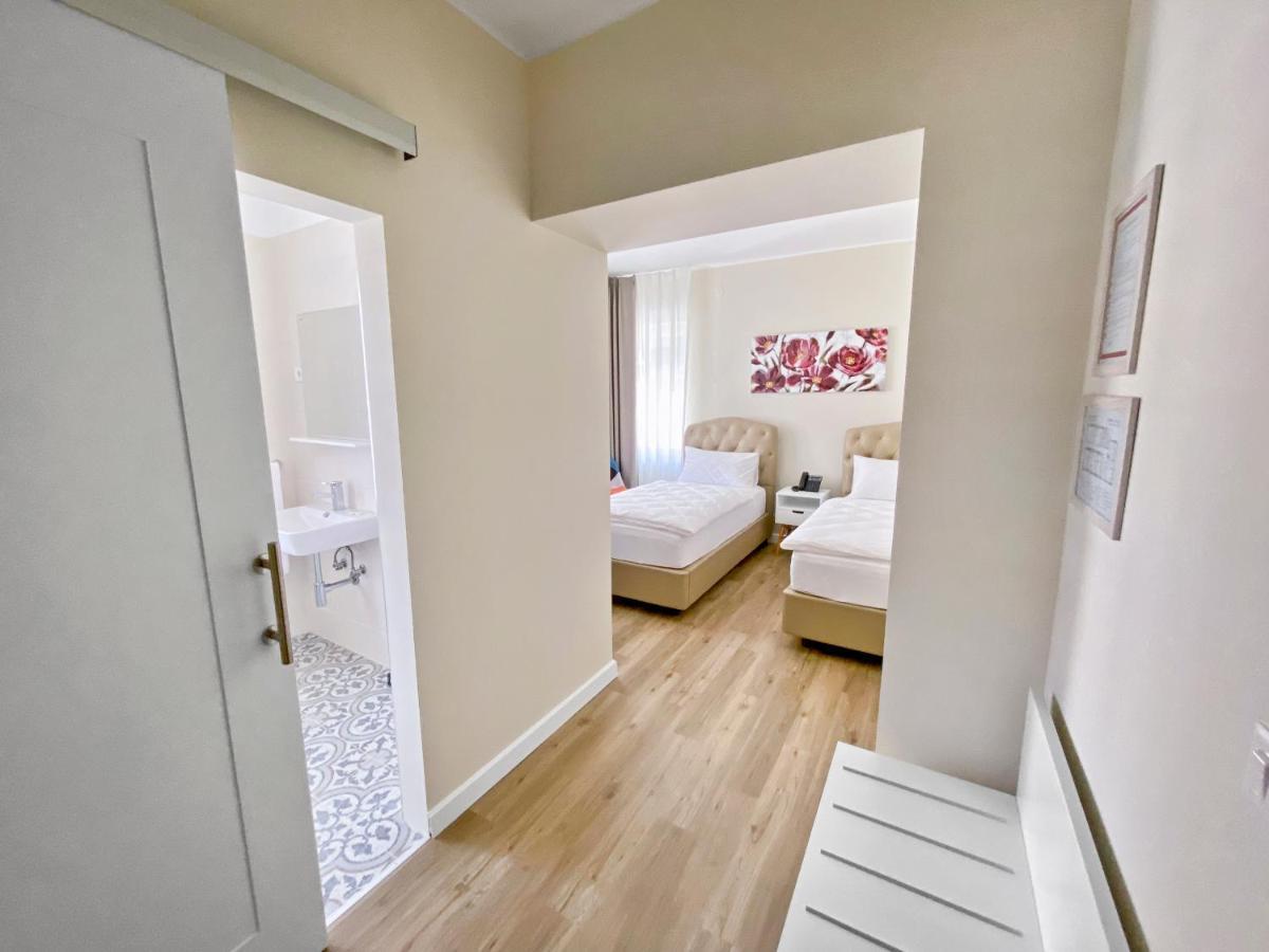 Toscanina Garni Hotel Dobrovo Eksteriør billede